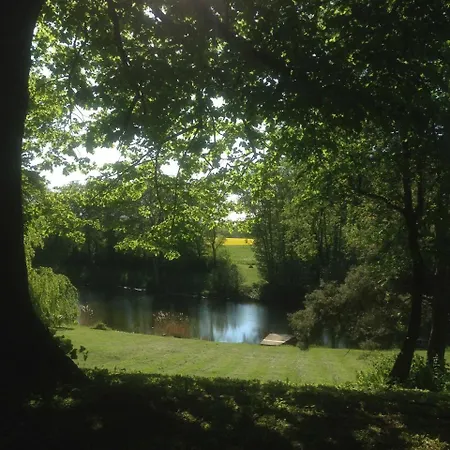 Gaestehaus Landgut Lischow Alojamento de Acomodação e Pequeno-almoço 3*
